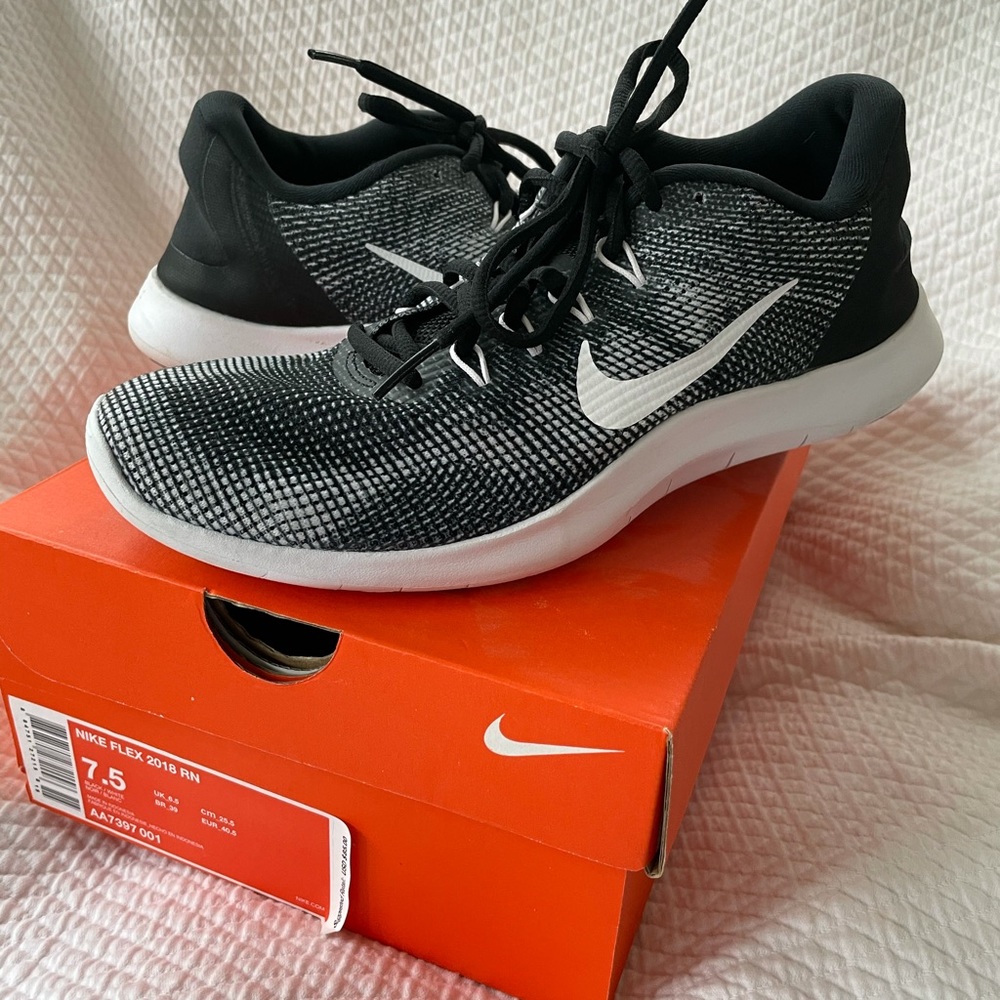 Nike Flex Black and White Running Shoes